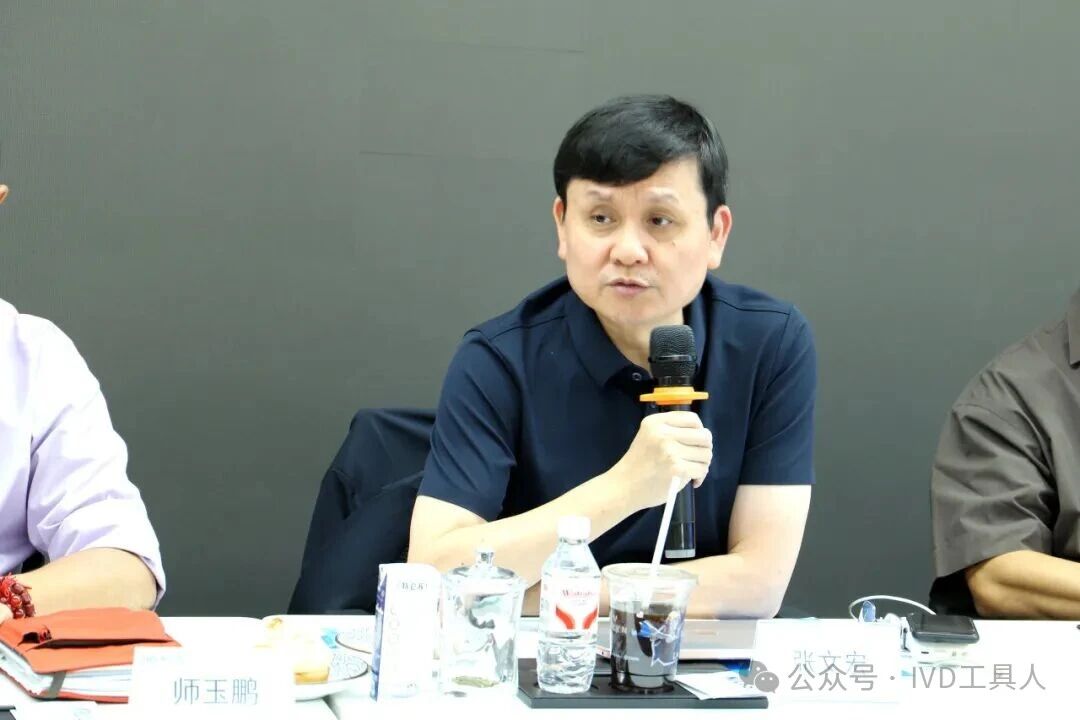第十四届全国政协委员、国家传染病医学中心（上海）主任、上海感染与免疫科技创新中心主任张文宏发言.jpg